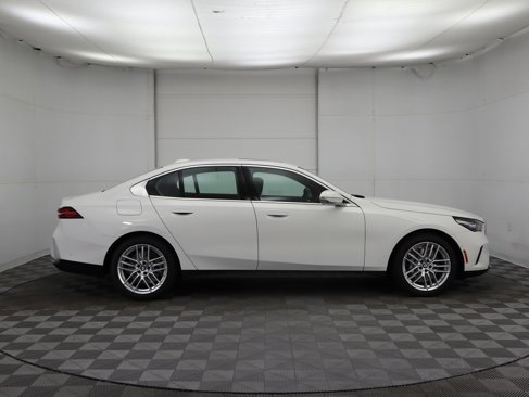 Used 2025 BMW 530i w/ Premium Package image 4