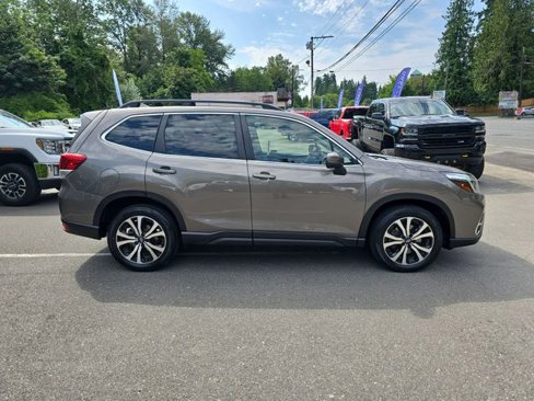 Used 2020 Subaru Forester Limited image 7