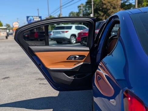 Used 2021 BMW 330i xDrive Sedan w/ M Sport Package image 41