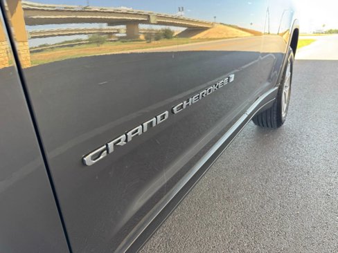 Used 2022 Jeep Grand Cherokee Limited image 9