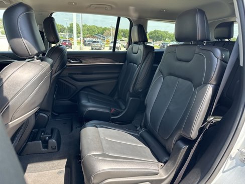 Used 2023 Jeep Grand Cherokee L Limited image 13