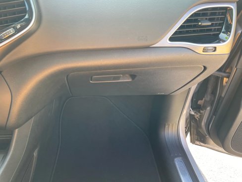 Used 2019 Jeep Cherokee Limited image 28
