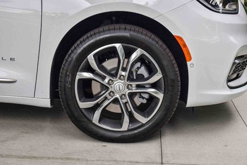 New 2026 Chrysler Pacifica Pinnacle image 10