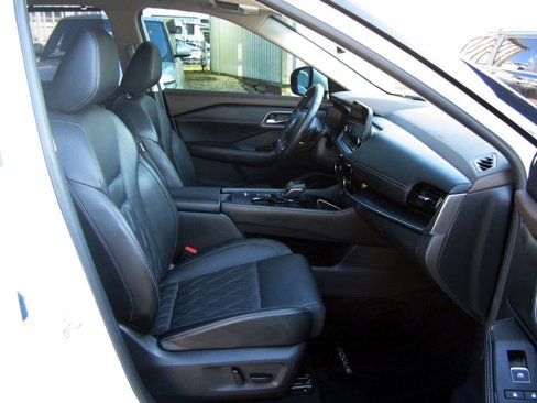 Used 2021 Nissan Rogue Platinum image 18