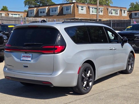 New 2026 Chrysler Pacifica Select image 11