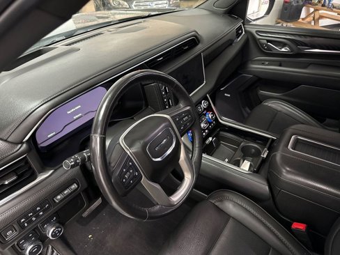 Used 2022 GMC Yukon XL Denali image 8