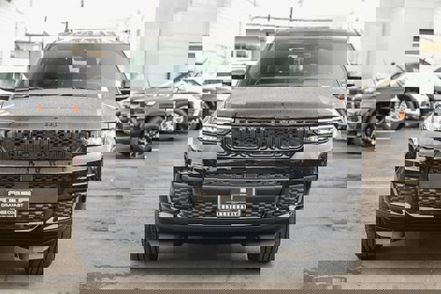 New 2025 Jeep Grand Cherokee L Altitude image 2