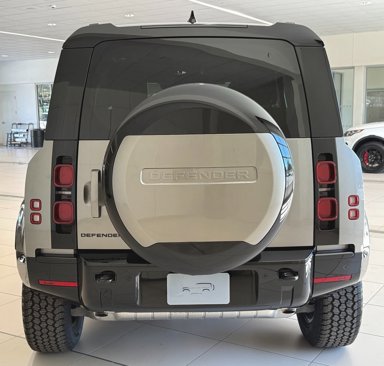New 2025 Land Rover Defender 90 X-Dynamic SE image 6