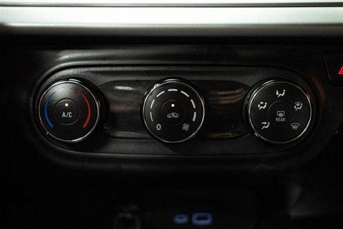 Used 2025 Chevrolet Trax LS image 22