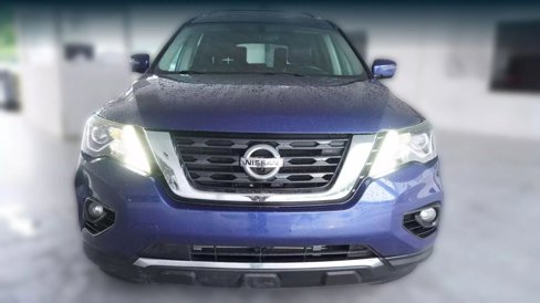 Used 2017 Nissan Pathfinder Platinum w/ Family Entertainment Package image 2