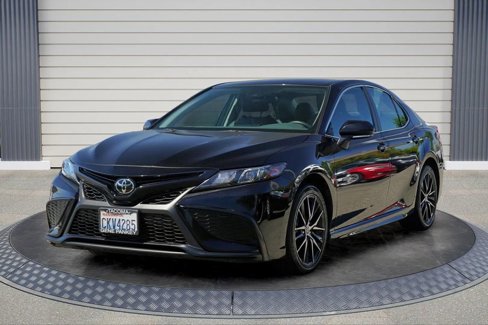 Used 2024 Toyota Camry SE image 3