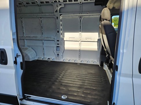 Used 2023 RAM ProMaster 2500 image 12
