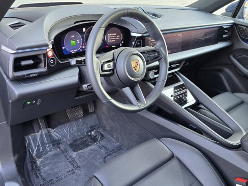 New 2024 Porsche Macan 4 Electric image 4