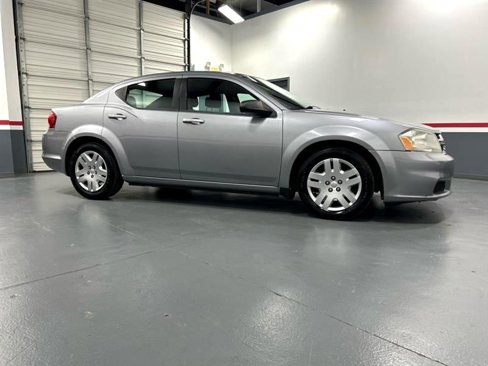 Used 2013 Dodge Avenger SE image 11