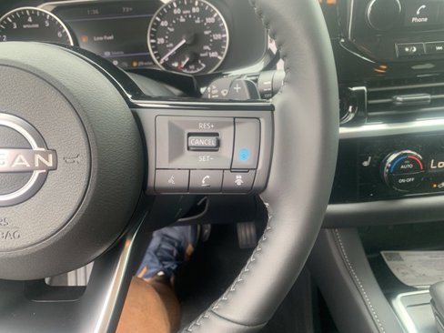 New 2025 Nissan Pathfinder SL image 22