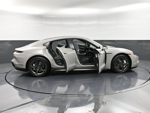 New 2025 Porsche Taycan Turbo image 40