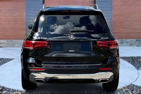 Used 2021 Mercedes-Benz GLB 250 4MATIC image 4