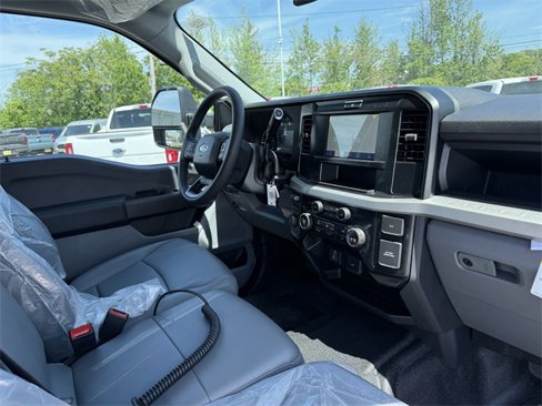 New 2025 Ford F550 4x4 SuperCab Super Duty image 29