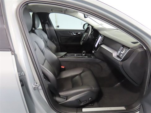 Used 2025 Volvo S60 B5 Core image 39