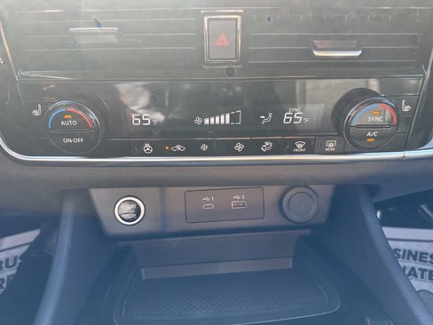 Used 2022 Nissan Rogue SV w/ SV Premium Package image 32