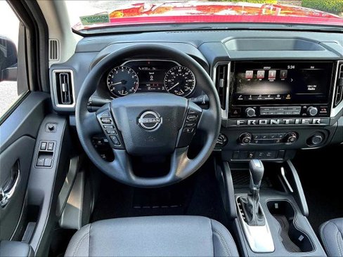 Certified 2025 Nissan Frontier SV image 17