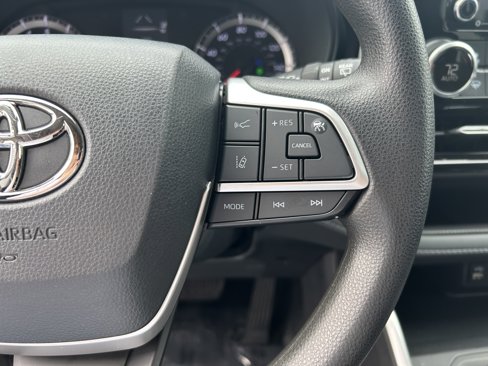 Used 2022 Toyota Highlander L image 9
