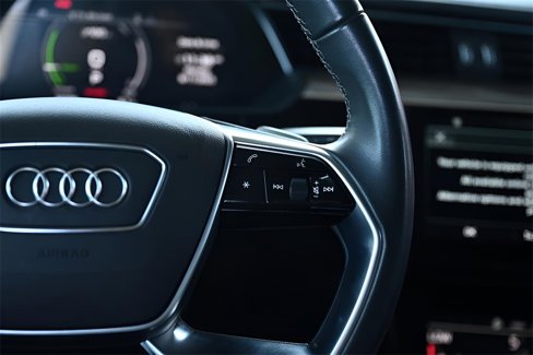 Used 2024 Audi Q8 e-tron Premium image 39