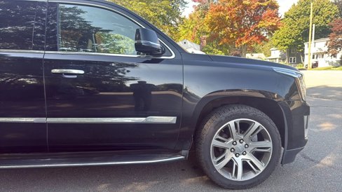 Used 2015 Cadillac Escalade Luxury image 12