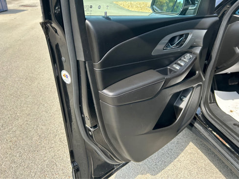 Used 2022 Chevrolet Traverse LT image 28