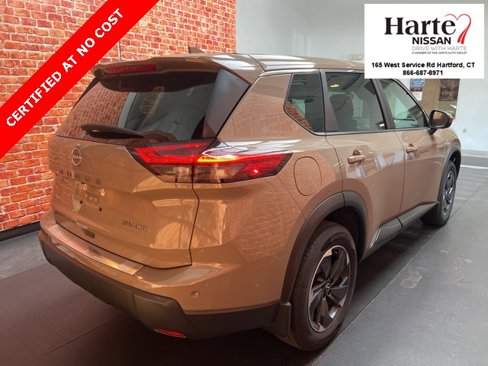 Used 2024 Nissan Rogue SV image 4