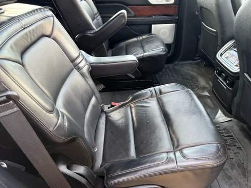 Used 2021 Lincoln Navigator Reserve image 13
