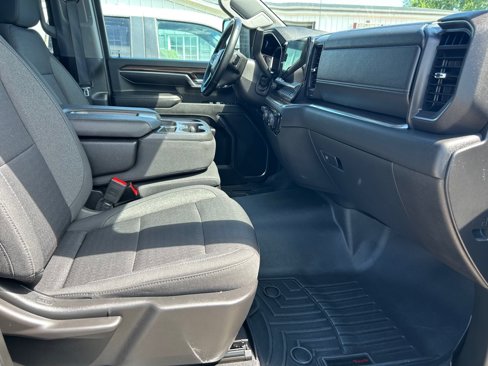 Used 2024 Chevrolet Silverado 2500 LT w/ Convenience Package image 11