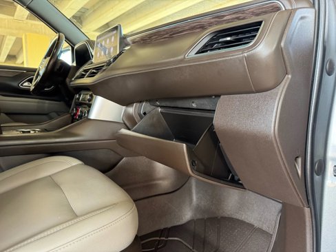 Used 2021 Chevrolet Tahoe Z71 w/ Z71 Off-Road Package image 30