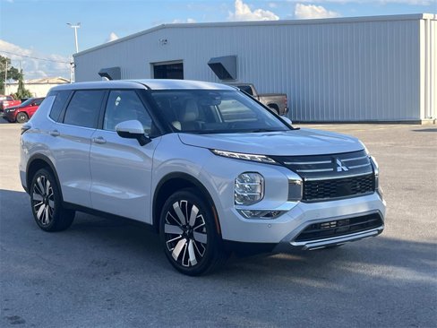 New 2025 Mitsubishi Outlander SE image 7