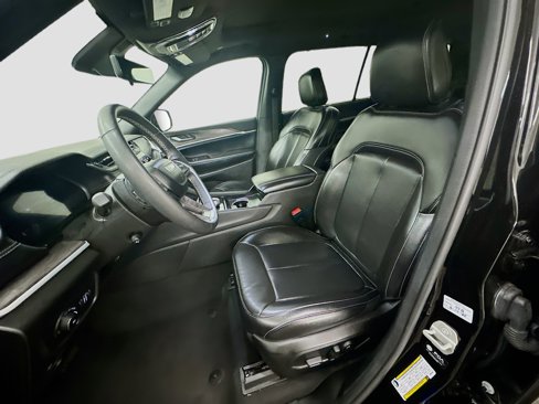 Used 2024 Jeep Grand Cherokee L Limited w/ Luxury Tech Group II image 13
