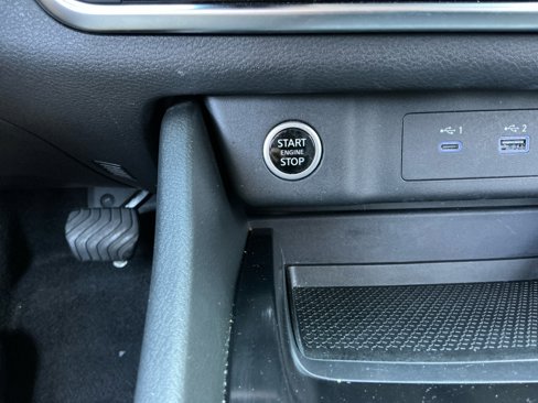 Used 2023 Nissan Rogue S image 30