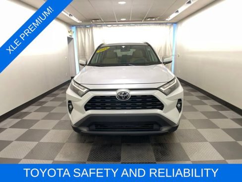 Used 2025 Toyota RAV4 XLE Premium image 8
