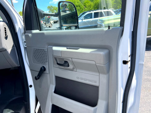 Used 2015 Ford E-350 and Econoline 350 Super Duty image 11