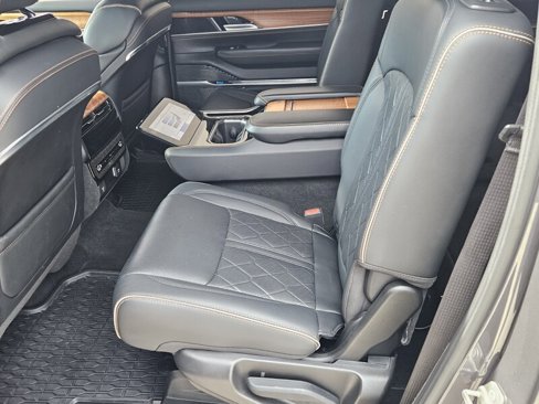 Used 2023 Jeep Grand Wagoneer Series III image 10