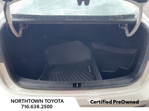 Used 2022 Toyota Corolla LE image 6