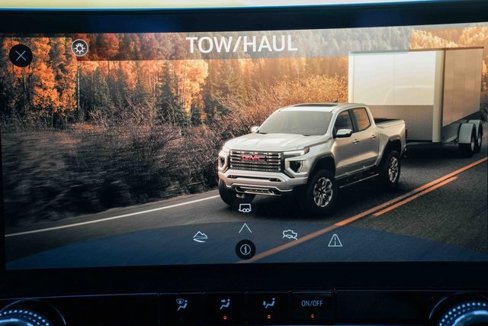 Used 2024 GMC Canyon Elevation image 42
