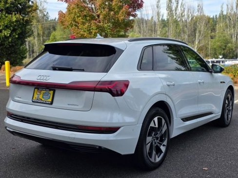 Used 2022 Audi e-tron Premium w/ Convenience Plus Package image 7