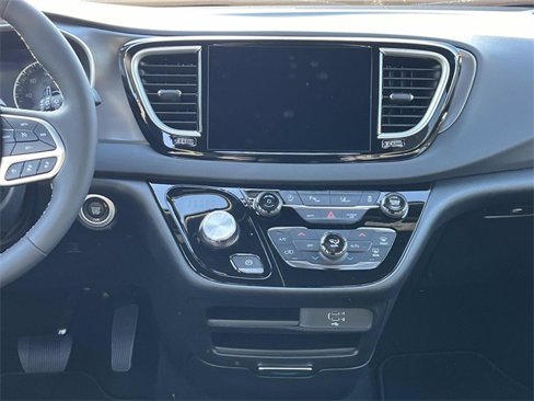 New 2026 Chrysler Voyager LX image 15