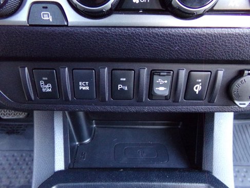 Used 2016 Toyota Tacoma Limited image 48
