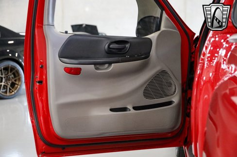 Used 2003 Ford F150 Lightning image 12