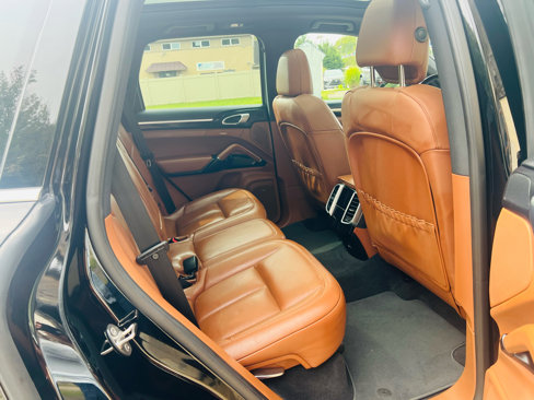 Used 2018 Porsche Cayenne S image 23
