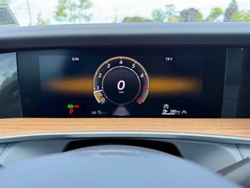 Certified 2025 Volkswagen Tiguan SEL R-Line image 17