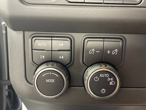 Used 2023 Chevrolet Suburban High Country image 21