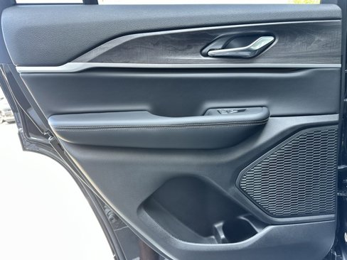 New 2025 Jeep Grand Cherokee Limited image 25