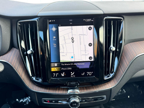 Used 2021 Volvo XC60 T5 Momentum w/ Premium Package image 10